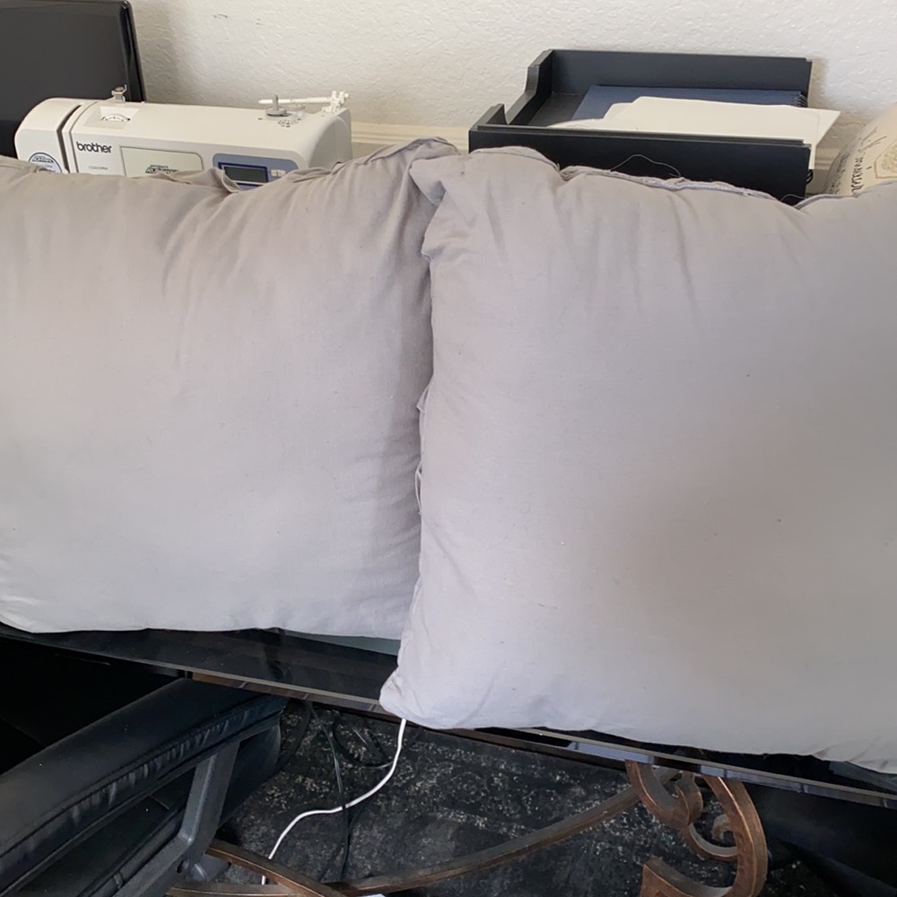 Grey throw pillows - Picture 4 of 4